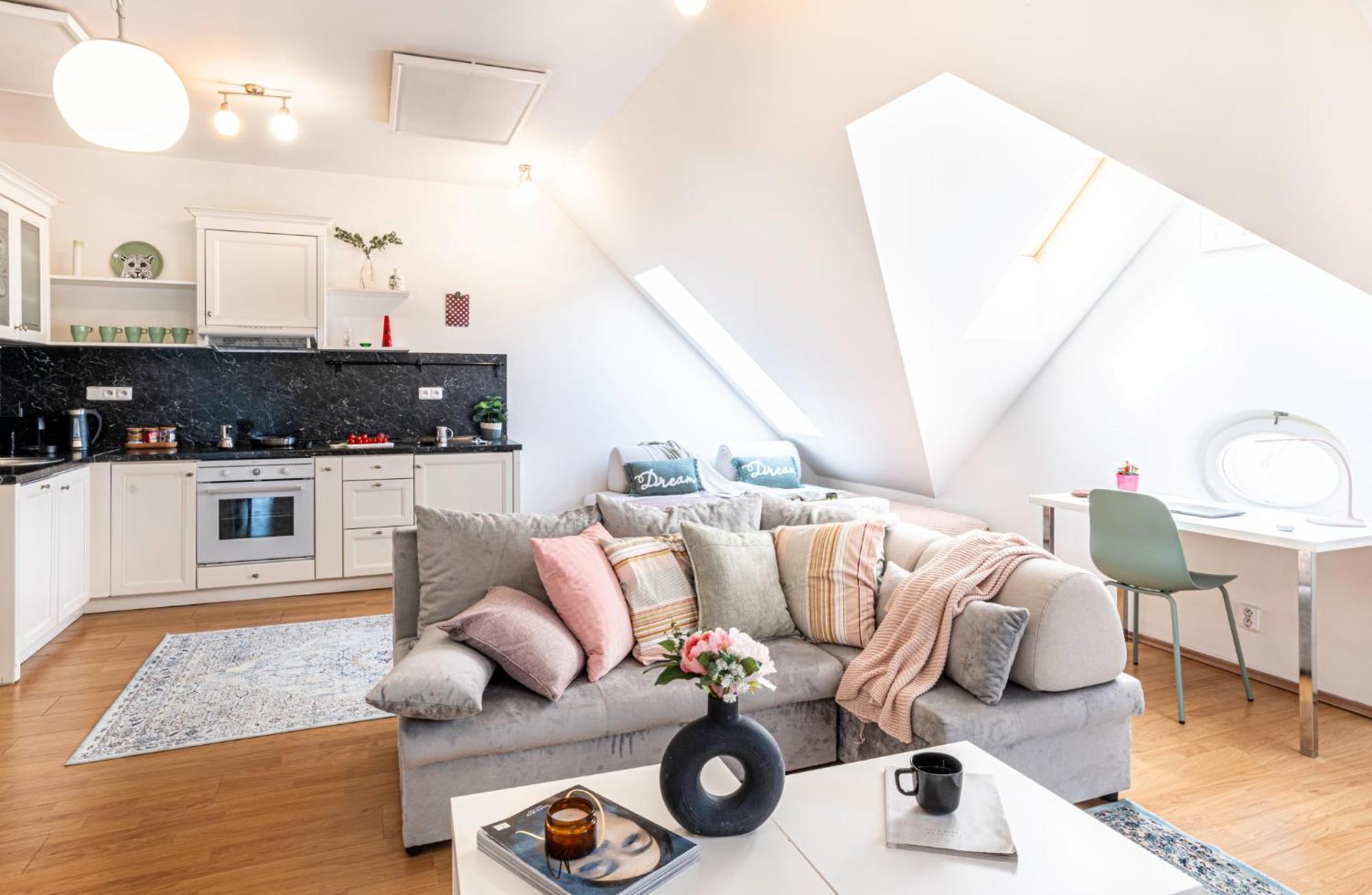 Days - Terrace - Stunning View - Duplex Apartment Prag